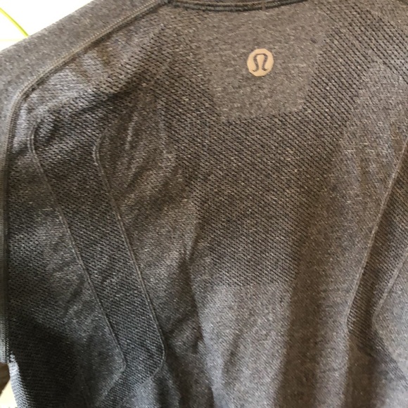 Lululemon men’s short sleeve T-shirt size medium - Picture 7 of 9